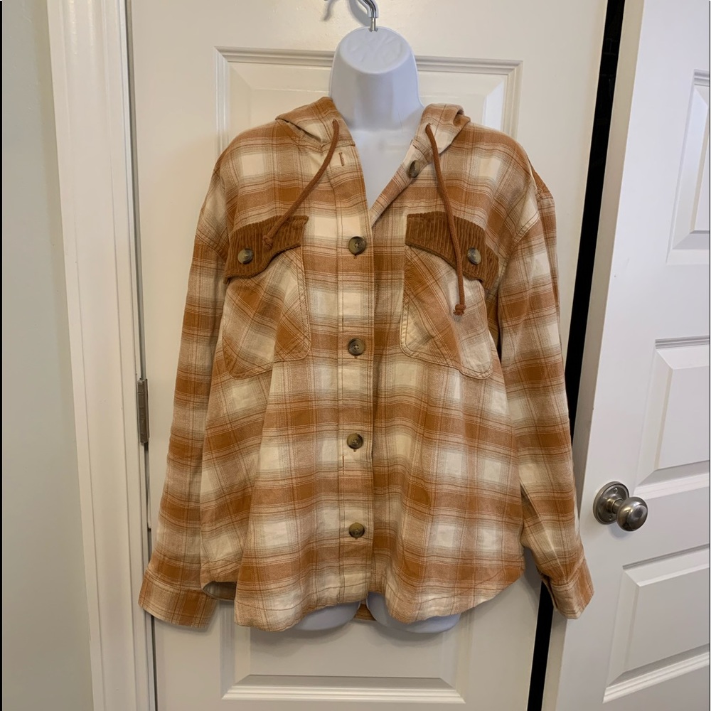 Maurices XL plaid shirt with hood. Corduroy trim pockets. Side pockets.